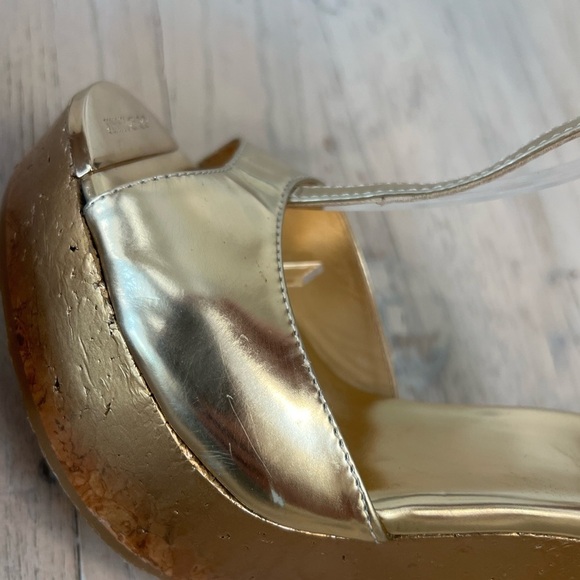 Jimmy Choo Gold shoes Patent Leather Cork Wedge T Strap Sandals Size 36 USA 6 - Picture 11 of 16